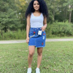 🌹 Vintage Embroidered Denim Skirt – Amour & Roses Embroidery – Size L